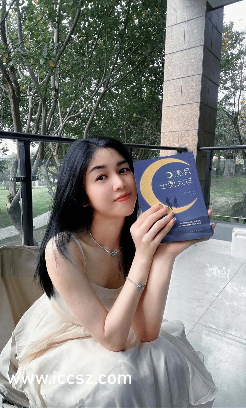 动漫美女脱衣服的审视与反思，文化现象探讨与反思